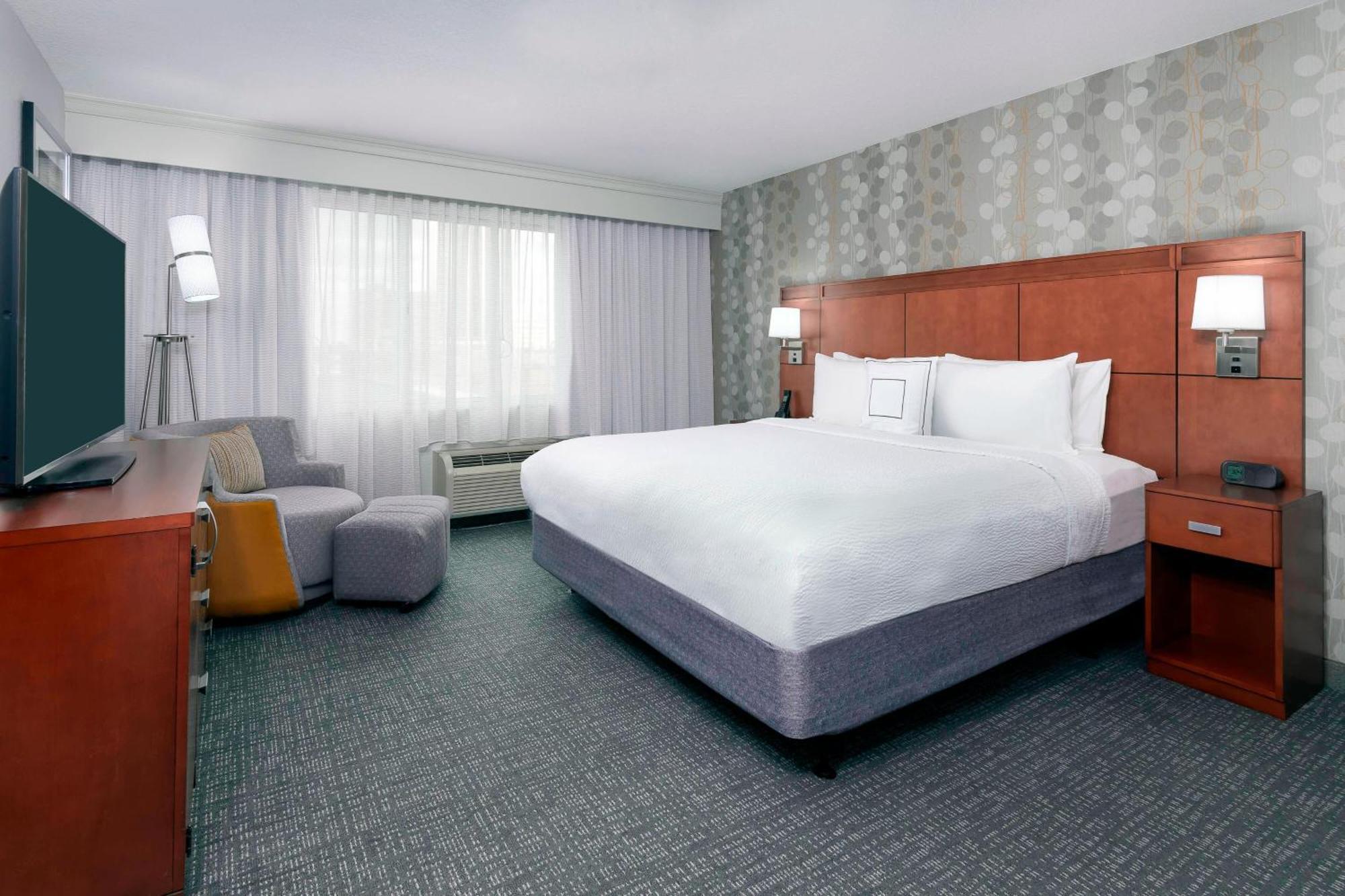 Courtyard Fort Wayne Downtown At Grand Wayne Convention Center Extérieur photo